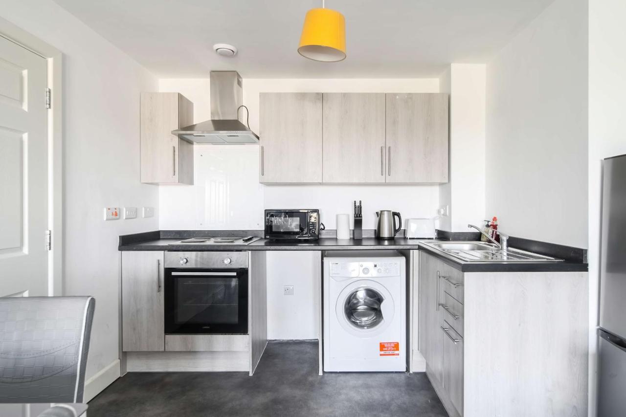 Livestay-New Private Apartment Building Minutes From Heathrow Slough Exterior photo