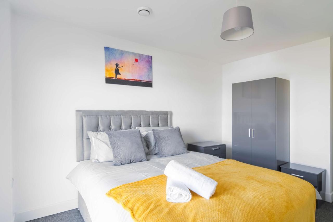 Livestay-New Private Apartment Building Minutes From Heathrow Slough Exterior photo