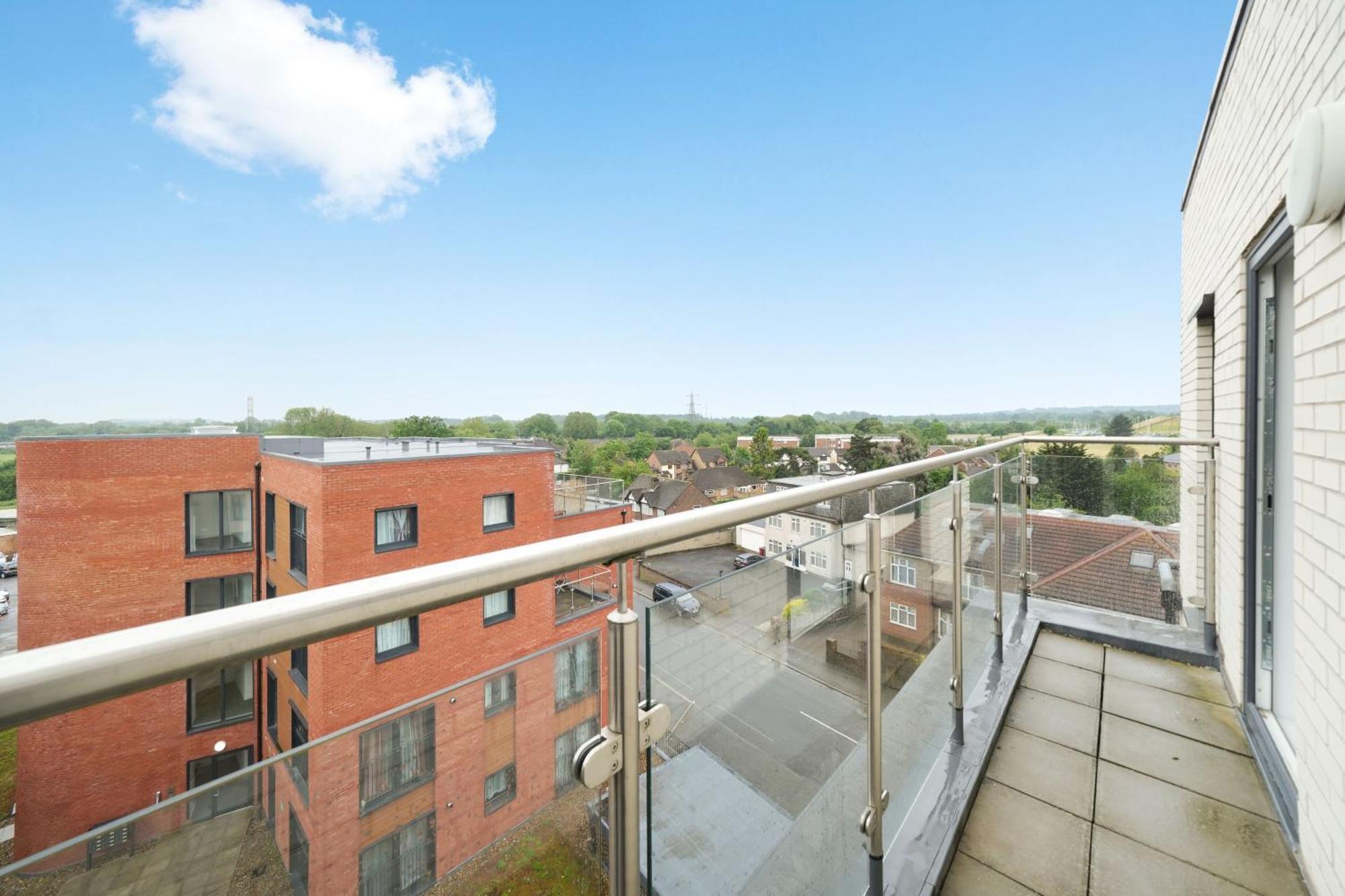 Livestay-New Private Apartment Building Minutes From Heathrow Slough Exterior photo